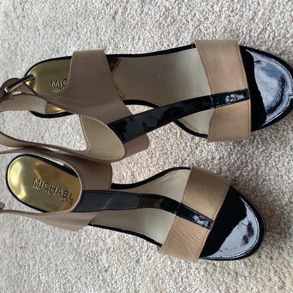 Michael Kors - Picture 1 of 3